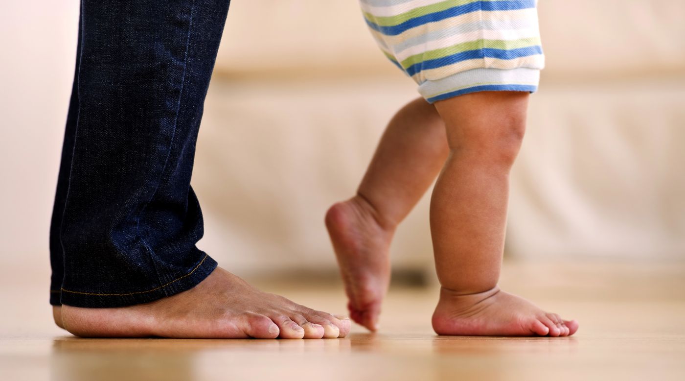 Ребенку год стал ходить на носочках. Детское плоскостопие. Ходьба на носочках у детей.